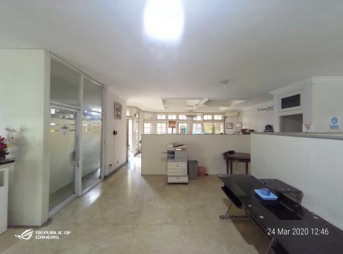 Rumah Cocok Kantor dg Area Luas dan Lokasi Strategis di Bintaro Permai